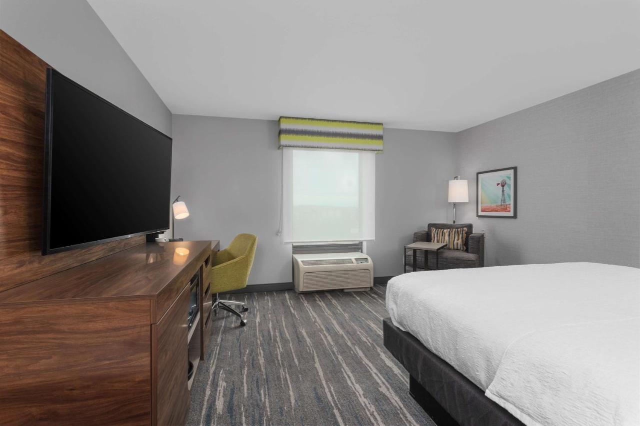 King Room at Hampton Inn & Suites Lincoln - Northeast I-80