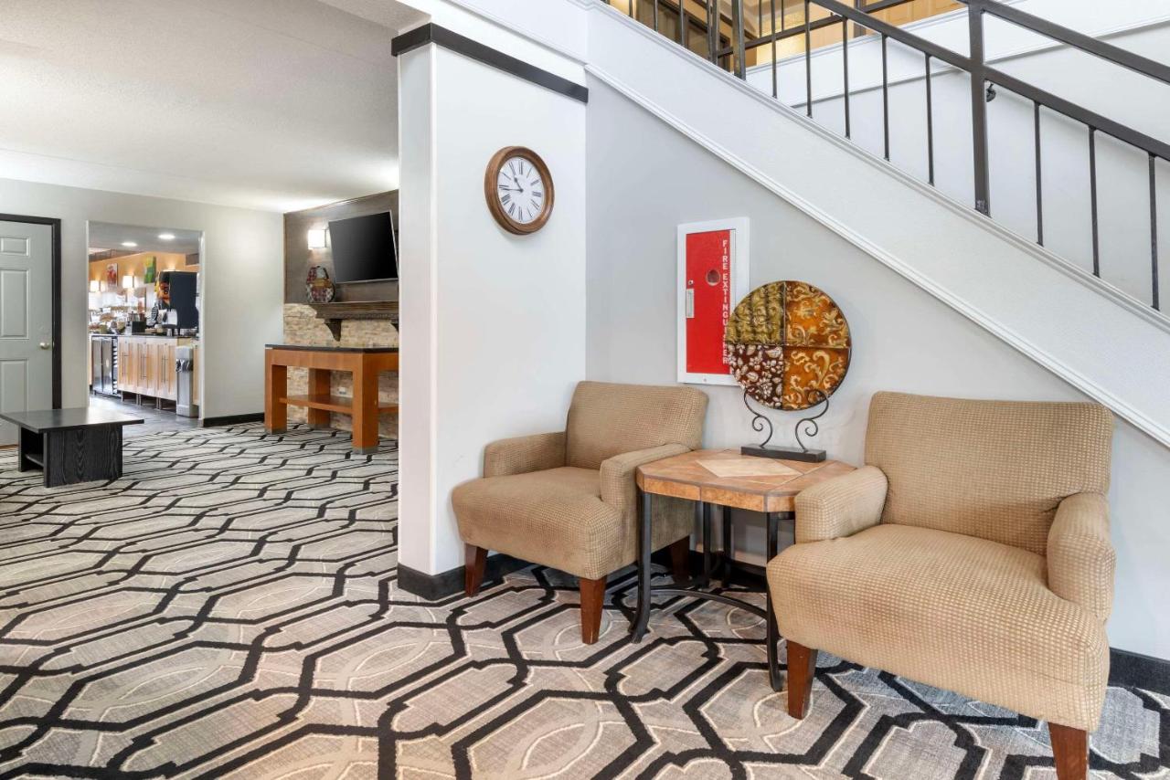 | Quality Inn & Suites Mayo Clinic Area