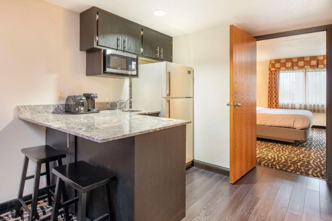 | Quality Inn & Suites Mayo Clinic Area