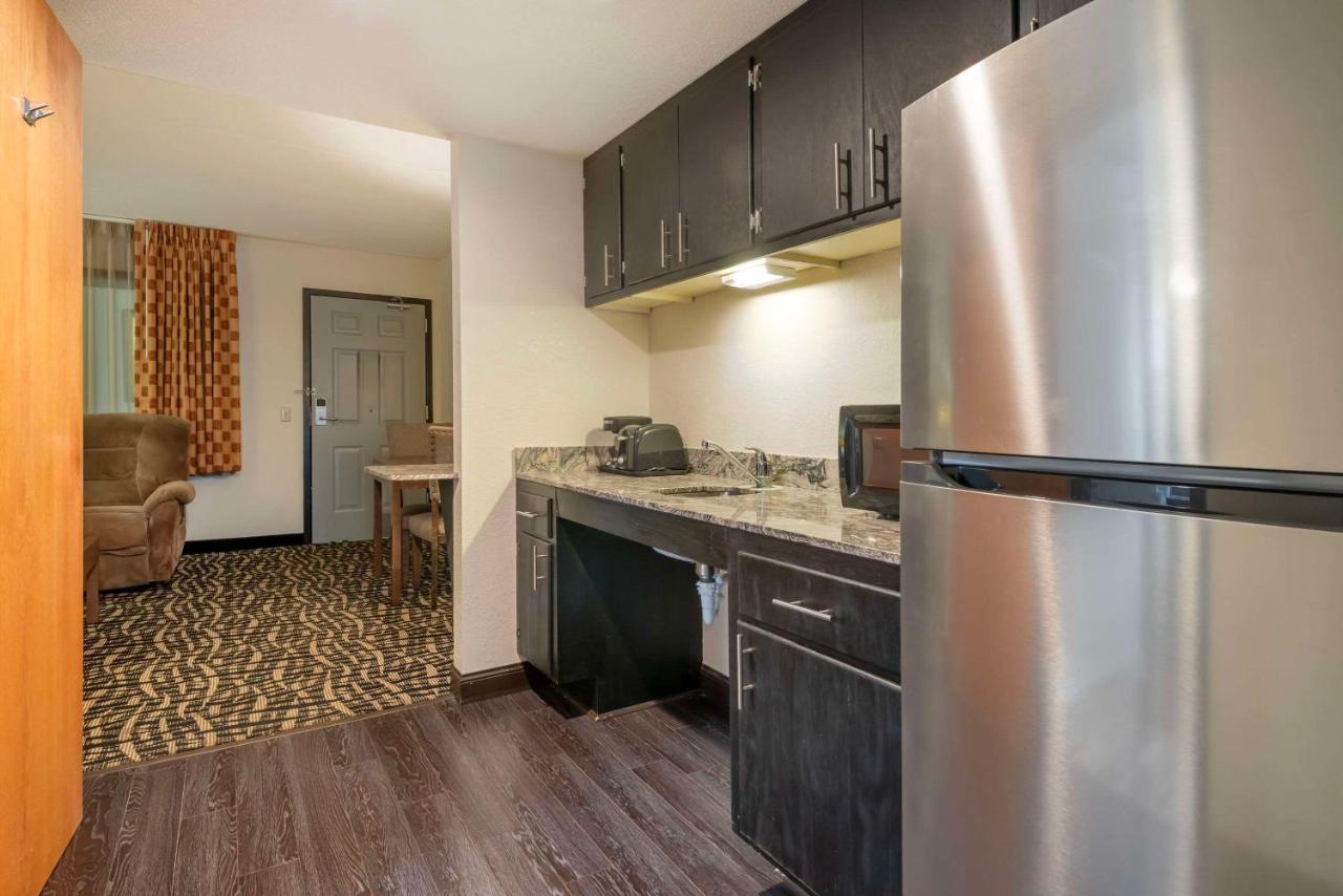 | Quality Inn & Suites Mayo Clinic Area