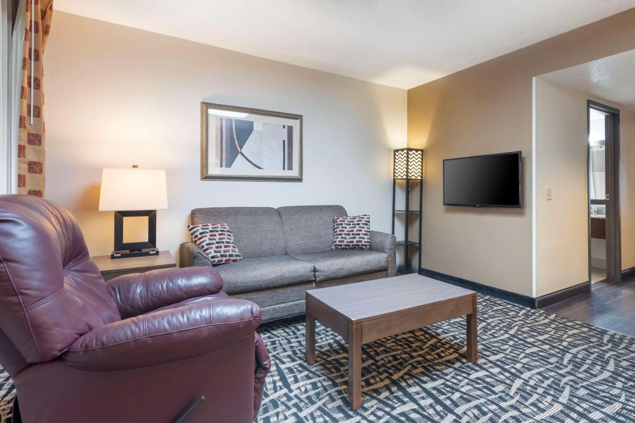 | Quality Inn & Suites Mayo Clinic Area