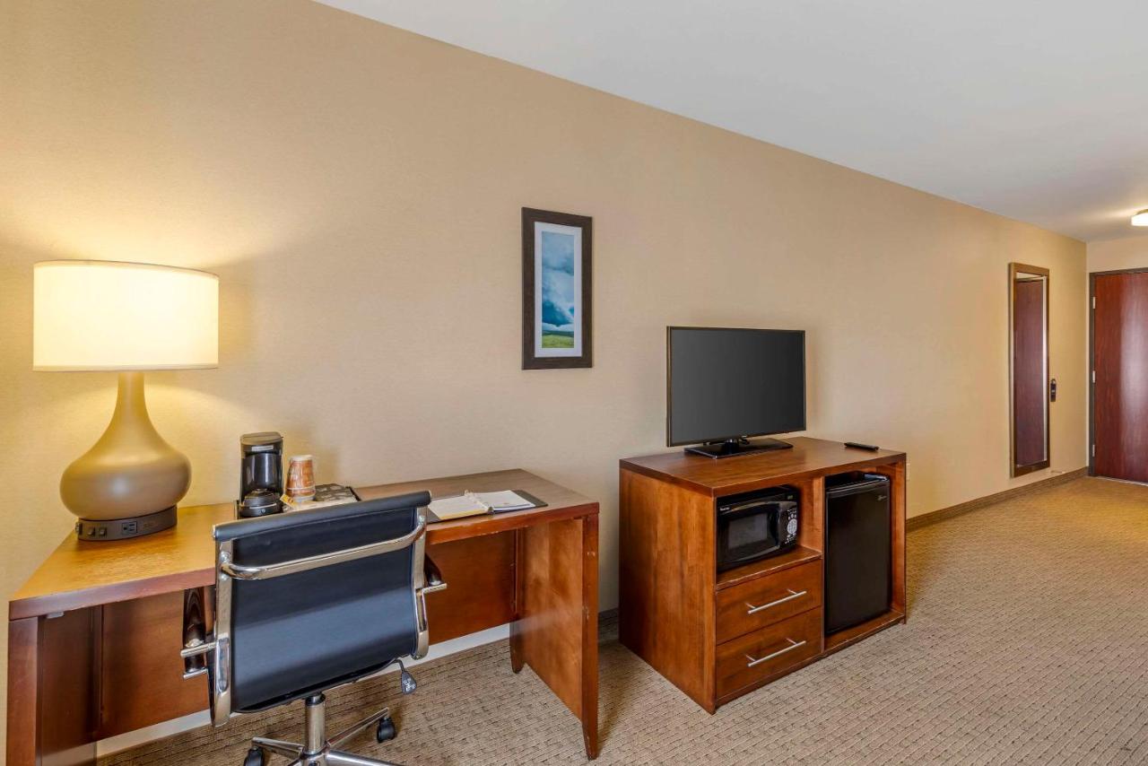 King Room at Comfort Inn & Suites Gillette near Campbell Medical Center