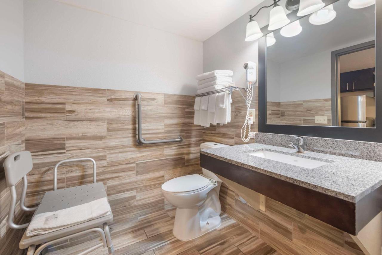 | Quality Inn & Suites Mayo Clinic Area