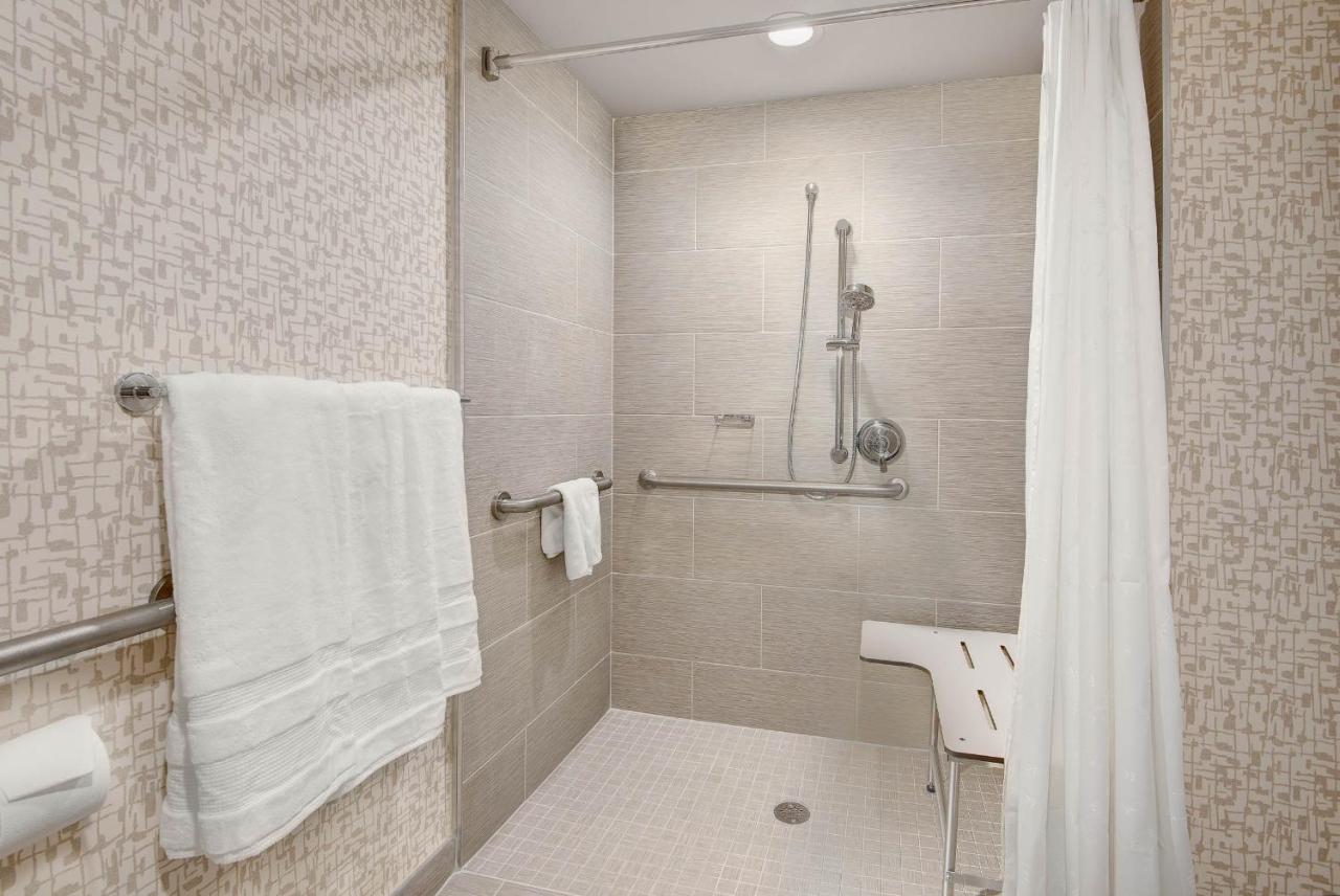 | Sheraton Eatontown Hotel