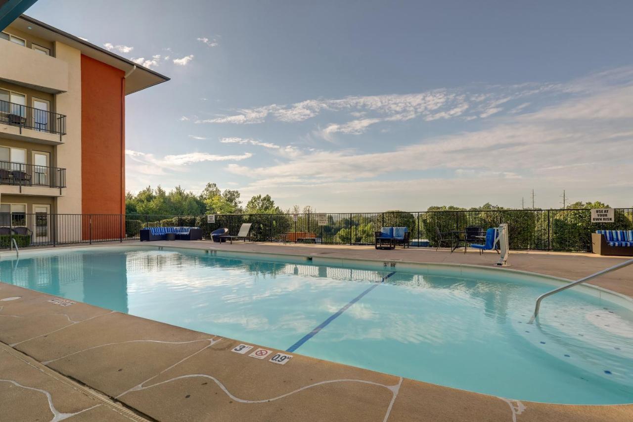 | Holiday Inn Express Hotel & Suites Branson 76 Central, an IHG Hotel