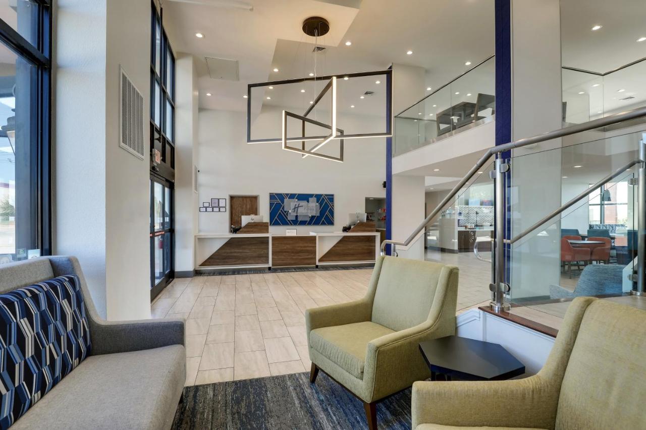 | Holiday Inn Express Hotel & Suites Branson 76 Central, an IHG Hotel