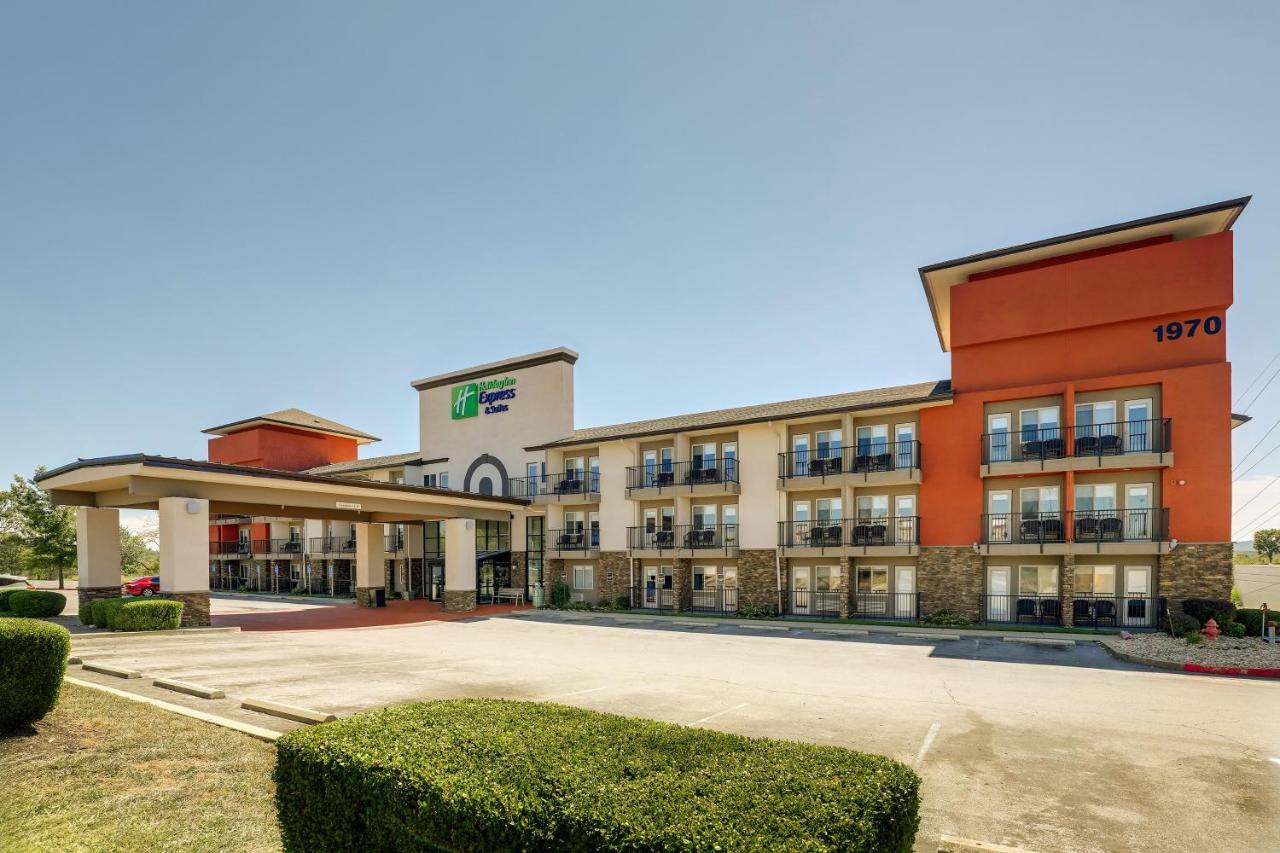 | Holiday Inn Express Hotel & Suites Branson 76 Central, an IHG Hotel