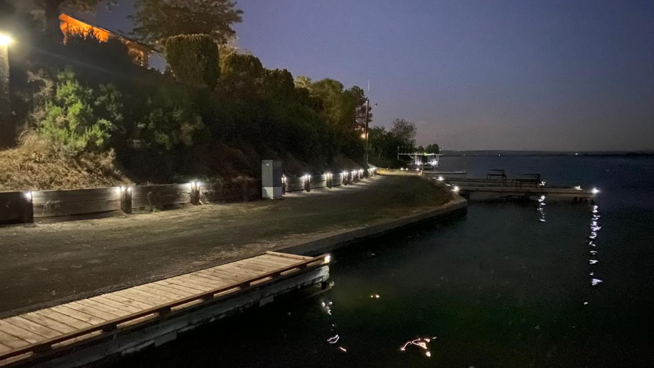 | Lakeshore Inn Water Front