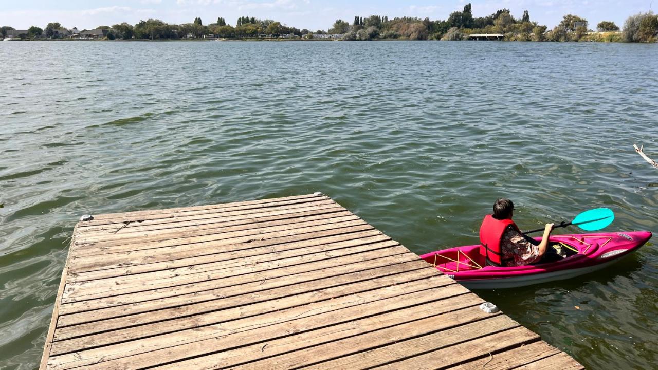 | Lakeshore Inn Water Front