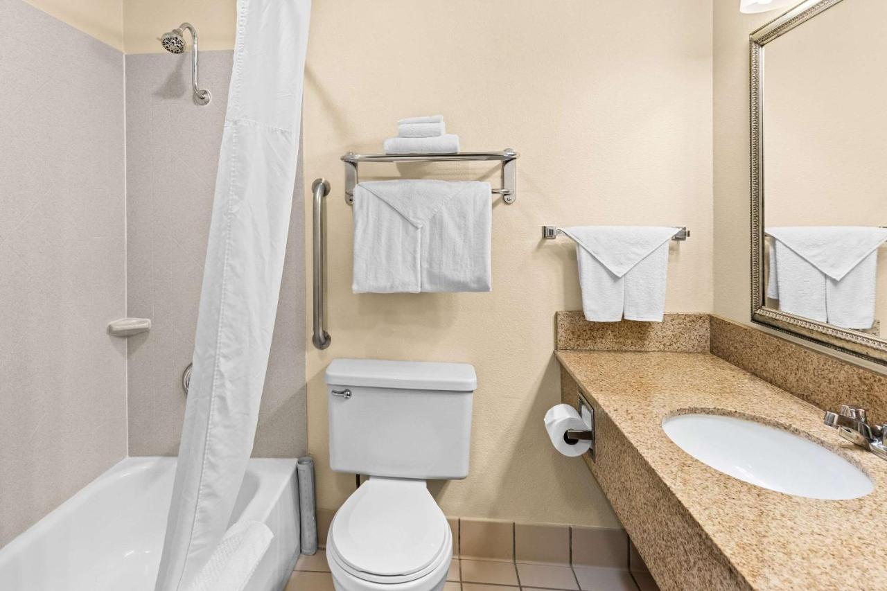 King Suite - Non-Smoking at Quality Inn & Suites Vancouver - Hazel Dell