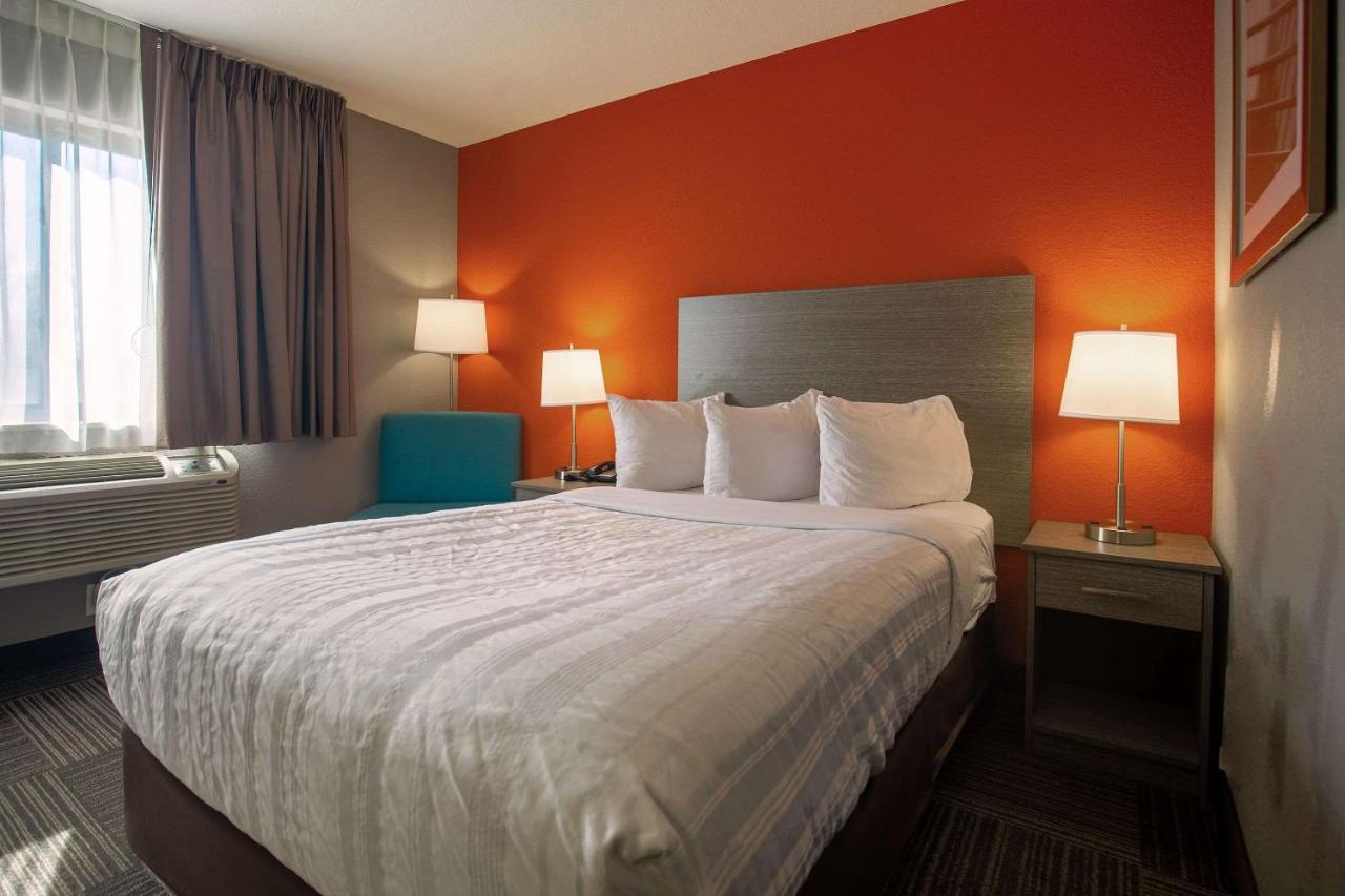 Double Room with Tub - Accessible/Non-Smoking at Quality Inn & Suites Hammond Near I-8090