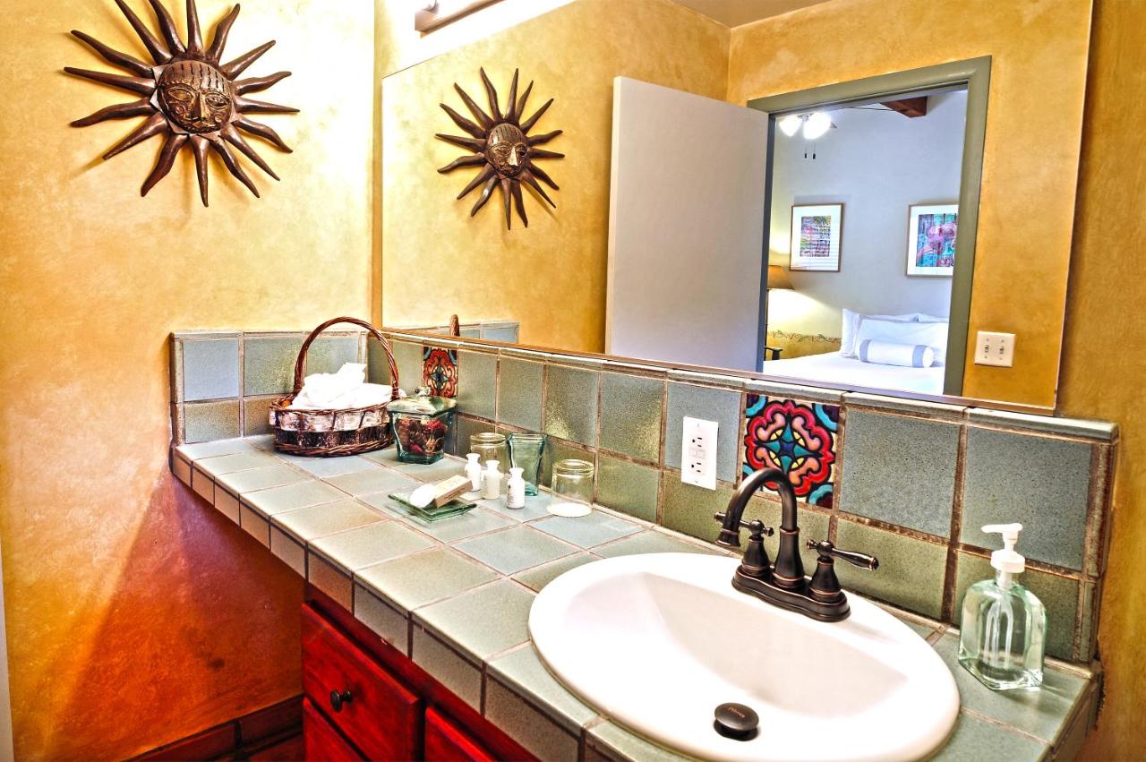 Queen Room with Two Queen Beds at Blue Iguana Inn