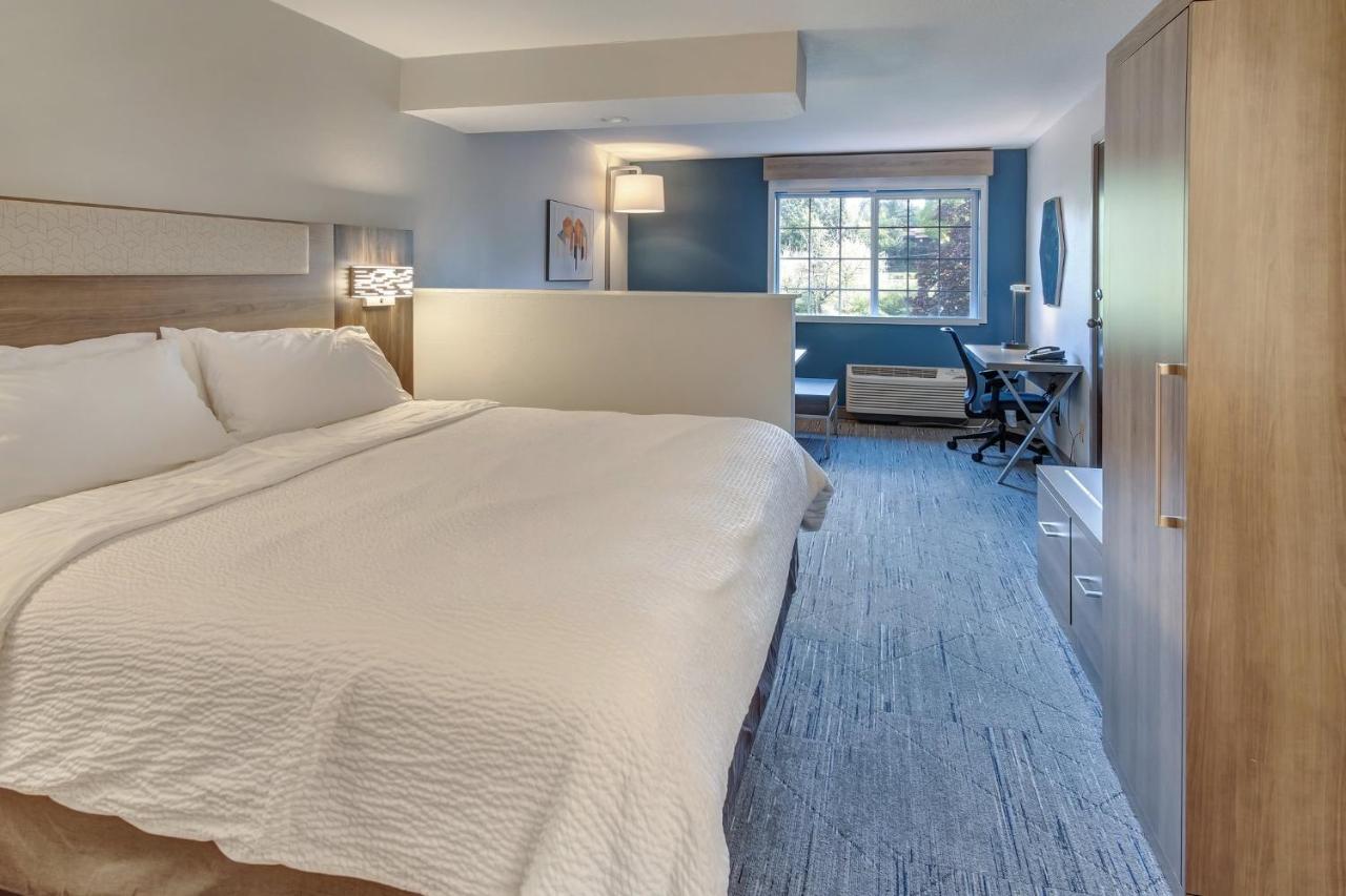 | Holiday Inn Express Portland East - Troutdale, an IHG Hotel