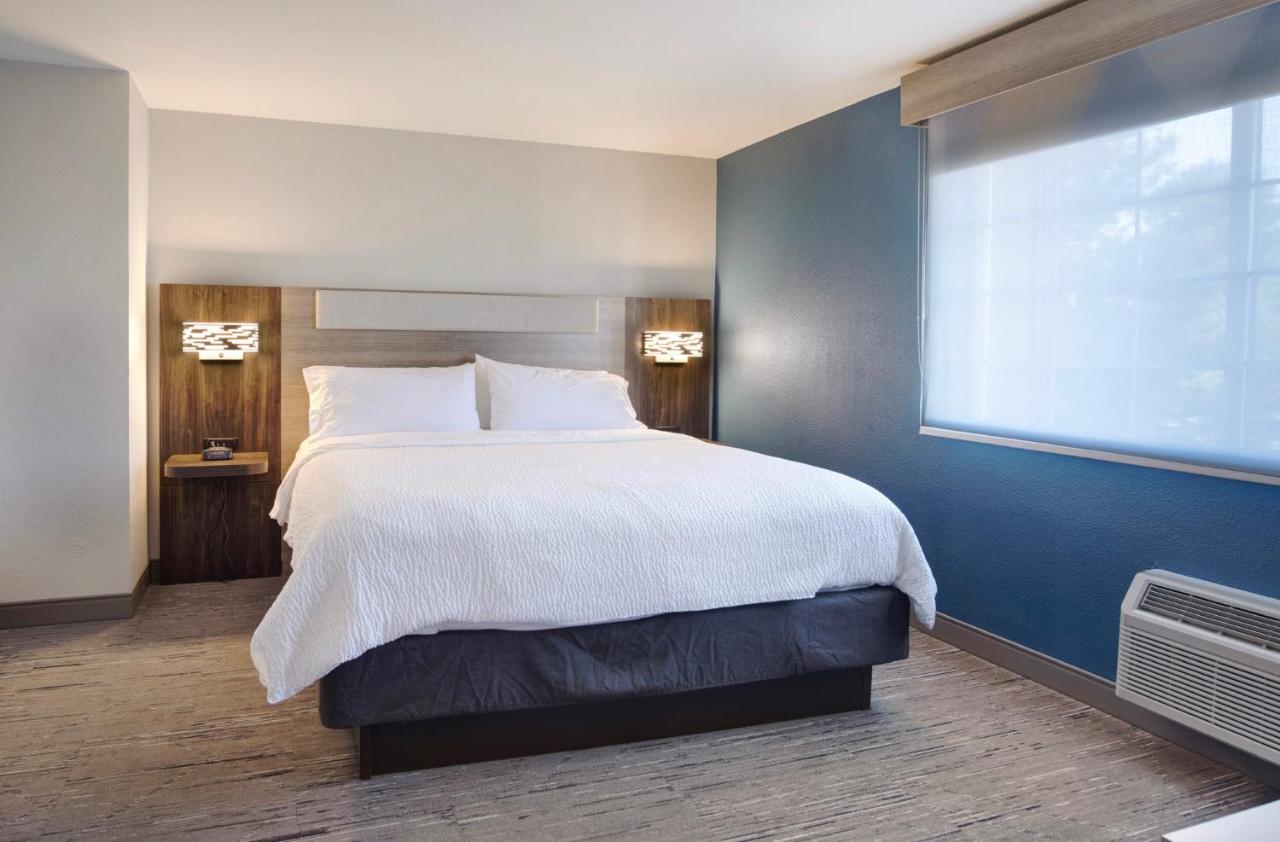 | Holiday Inn Express Portland East - Troutdale, an IHG Hotel