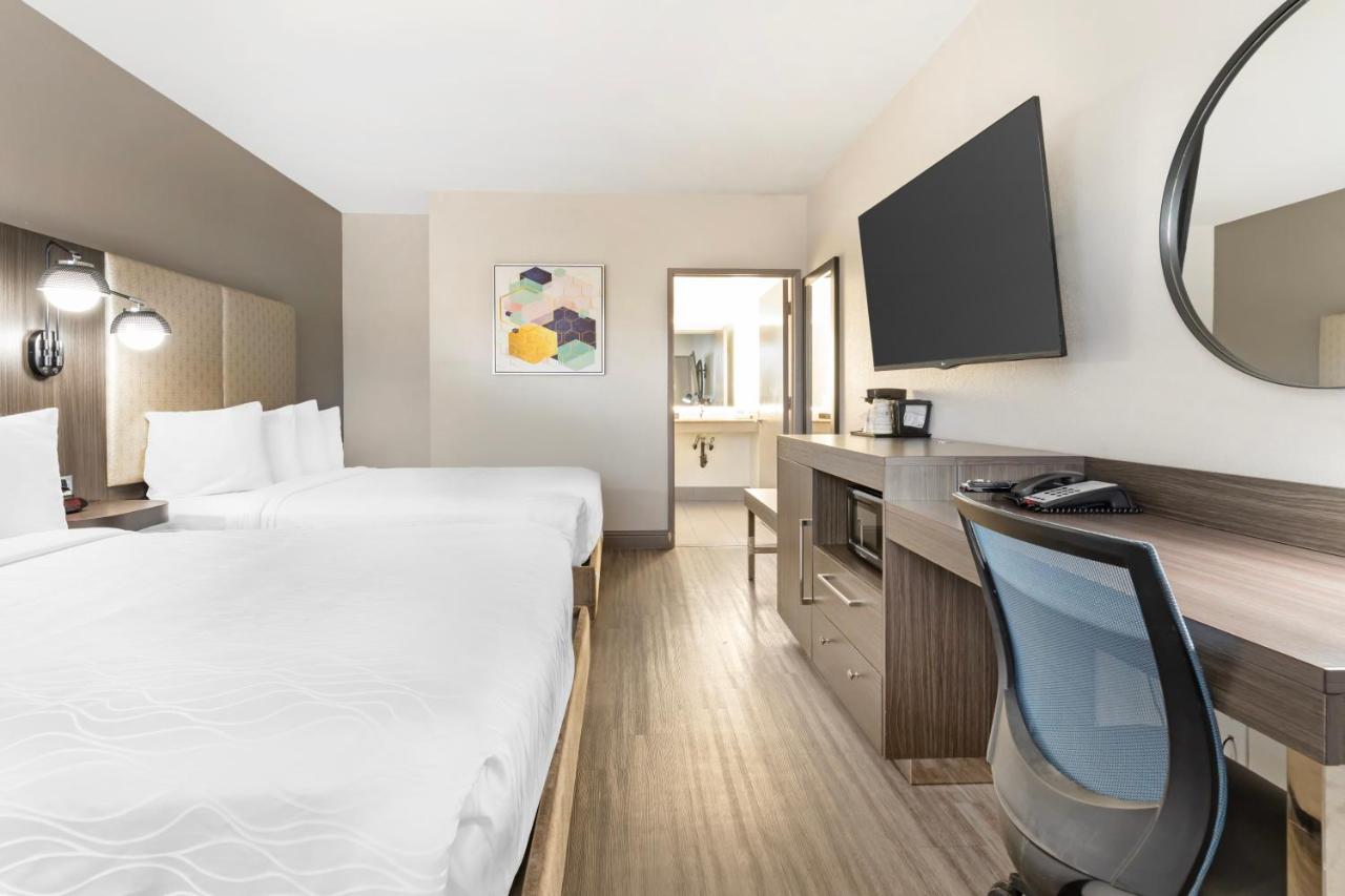 Double Room with Two Double Beds - Mobility Access/Non-Smoking at Best Western Marina State Beach