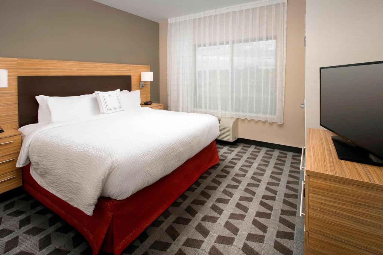 One-Bedroom King Suite at TownePlace Suites by Marriott Alexandria Fort Belvoir