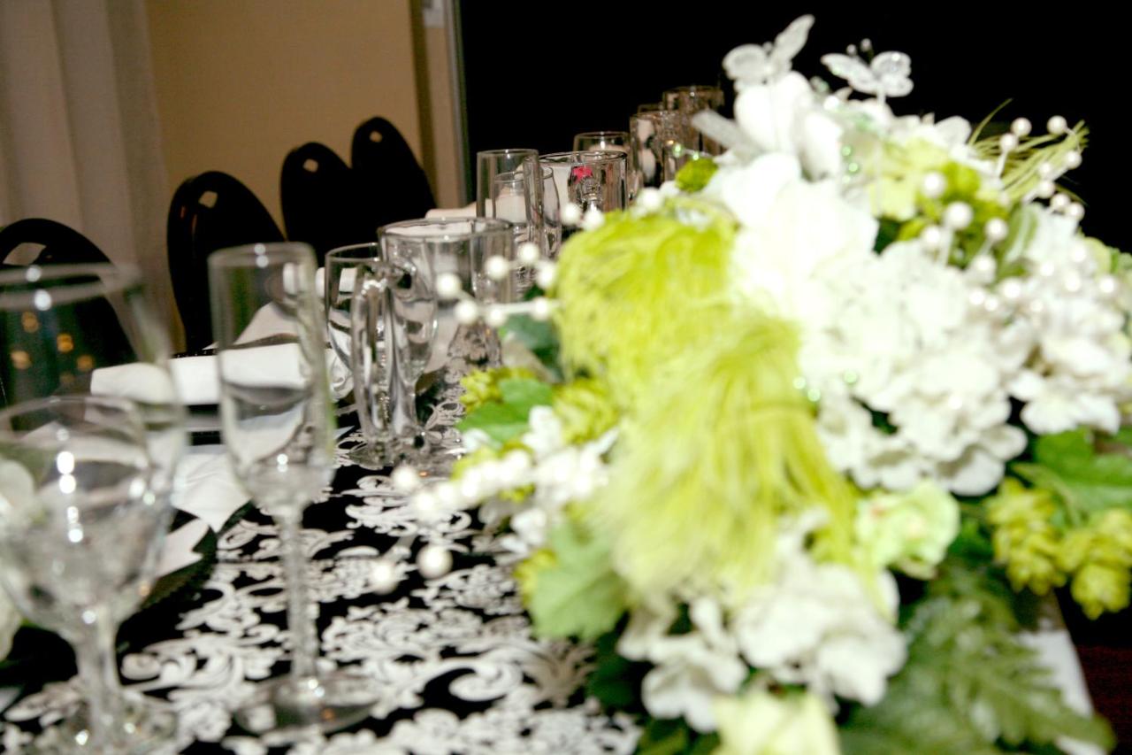  | Gladstone Inn and Suites