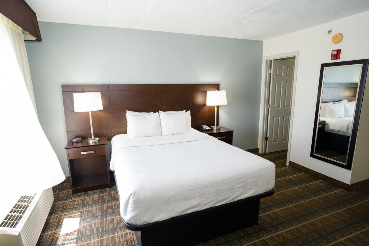 Queen Room - Non-Smoking at MainStay Suites Knoxville North I-75