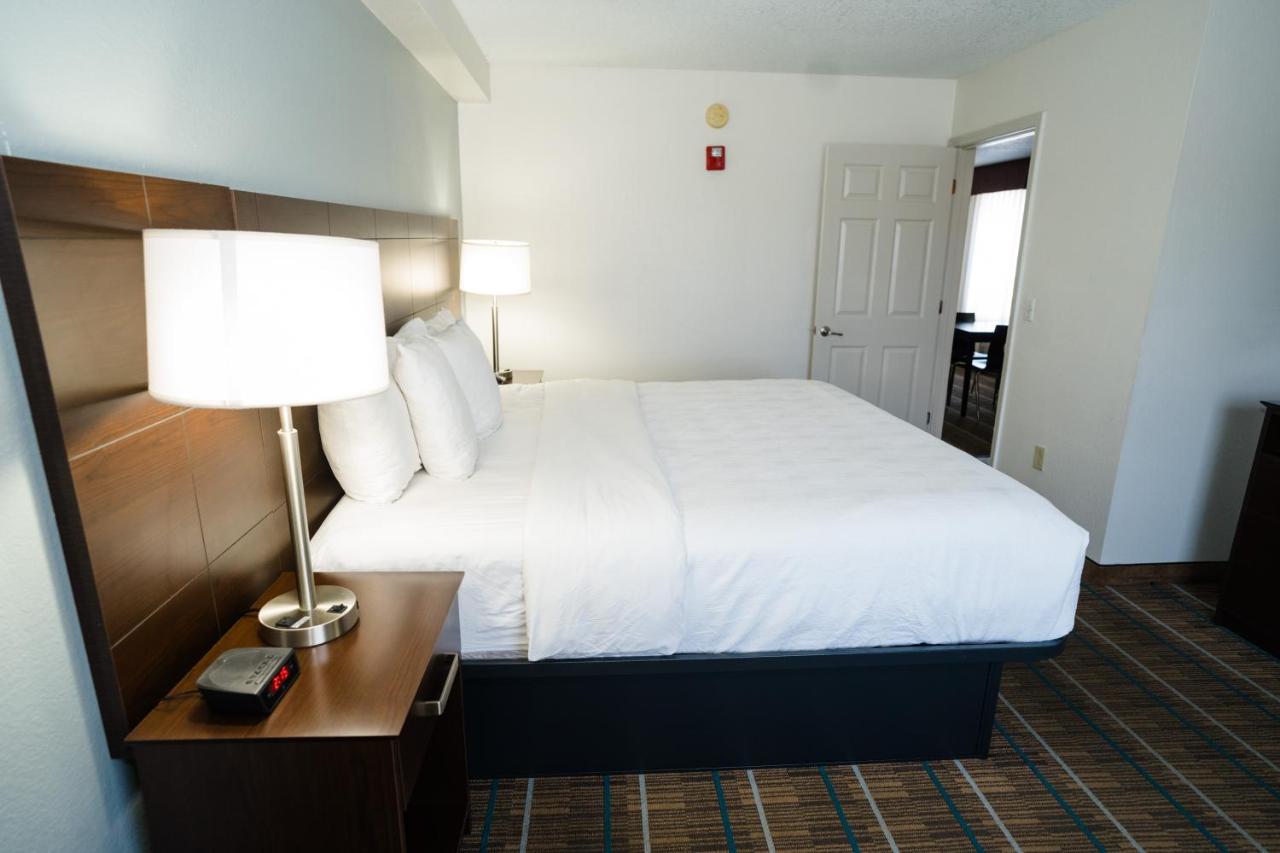 King Suite - Non-Smoking at MainStay Suites Knoxville North I-75