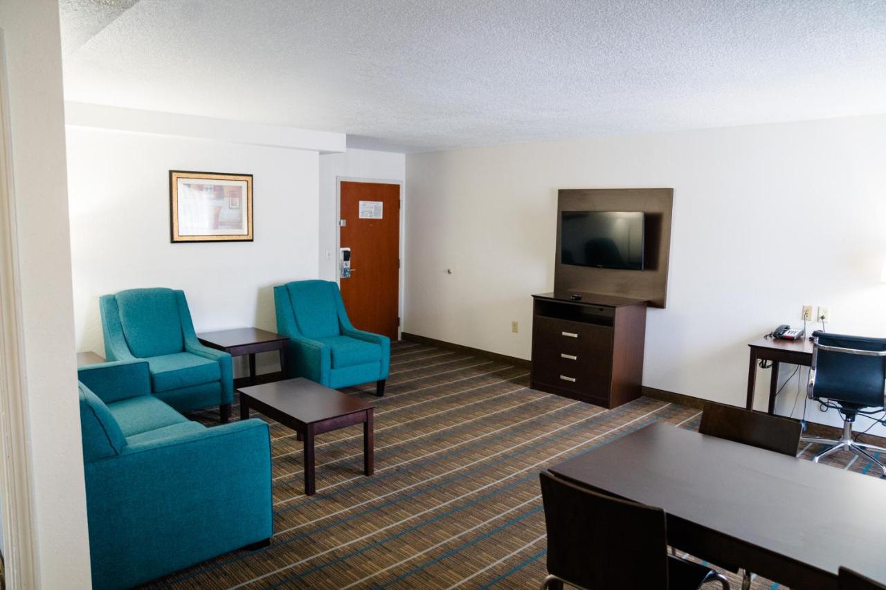King Suite - Non-Smoking at MainStay Suites Knoxville North I-75