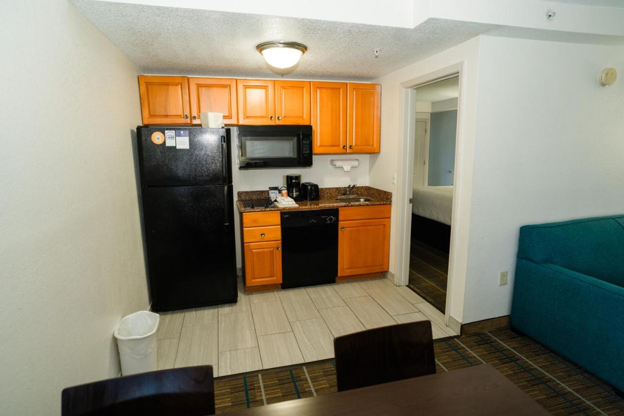 King Suite - Non-Smoking at MainStay Suites Knoxville North I-75