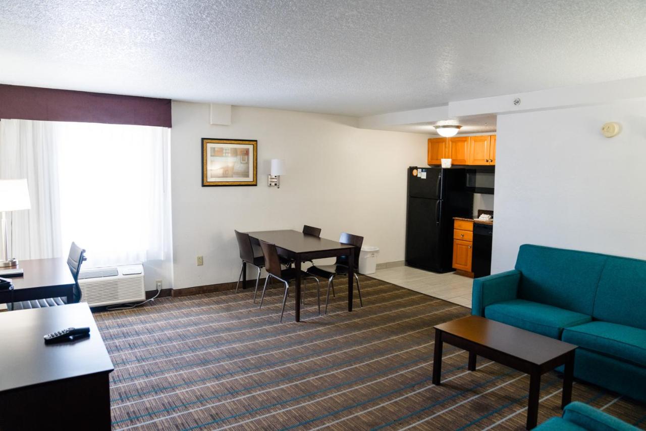 King Suite - Smoking at MainStay Suites Knoxville North I-75