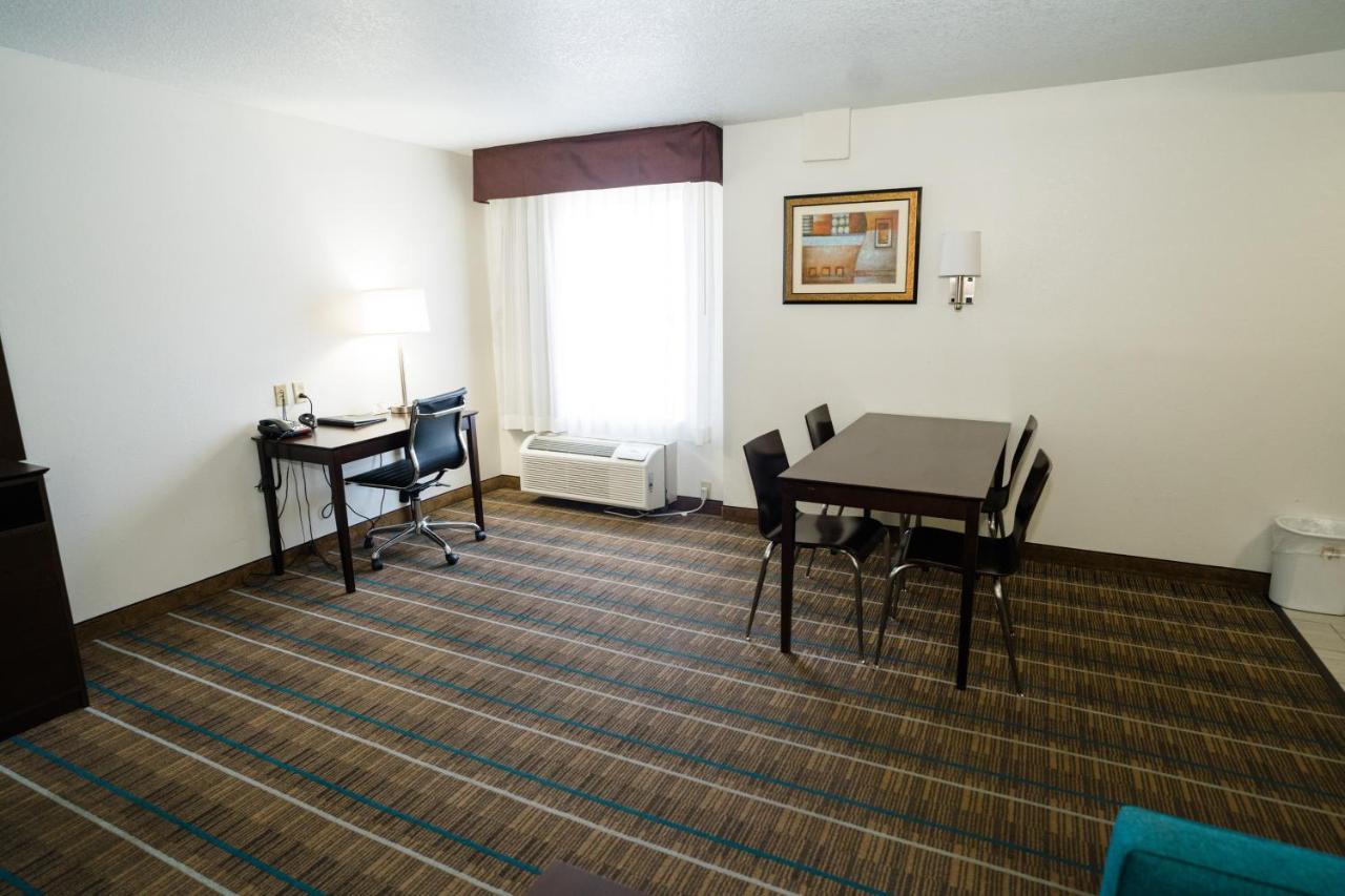 King Suite - Smoking at MainStay Suites Knoxville North I-75