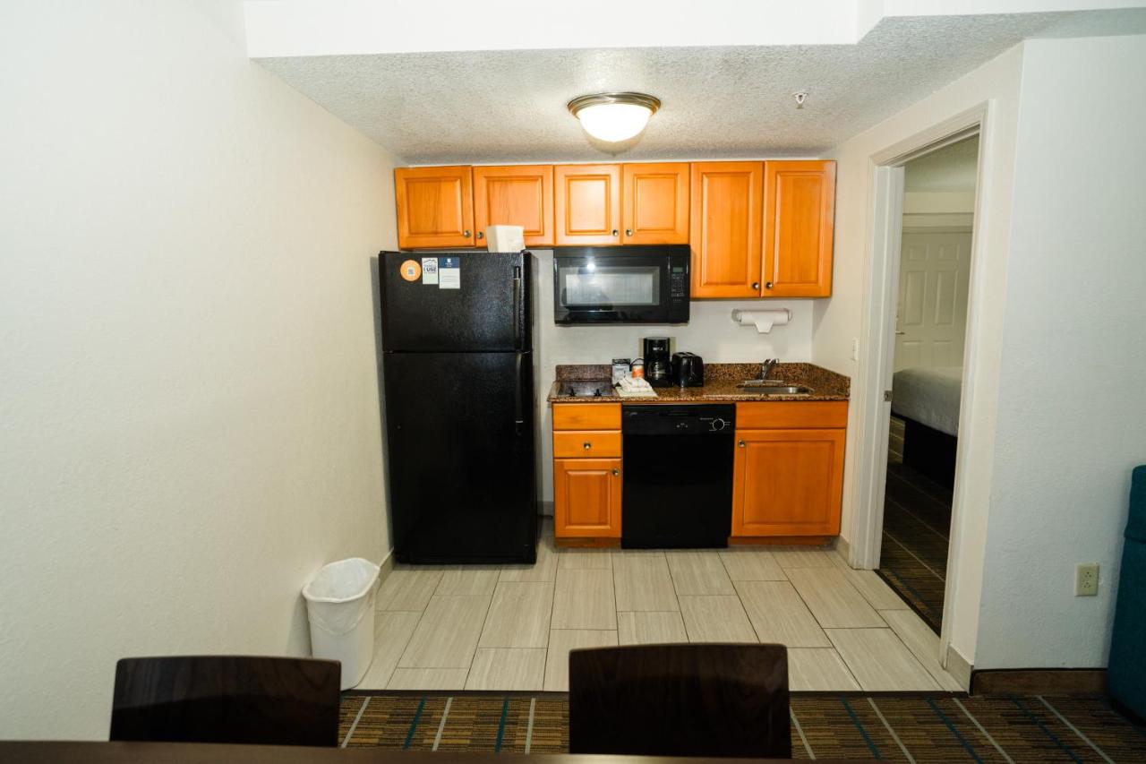 King Suite - Smoking at MainStay Suites Knoxville North I-75