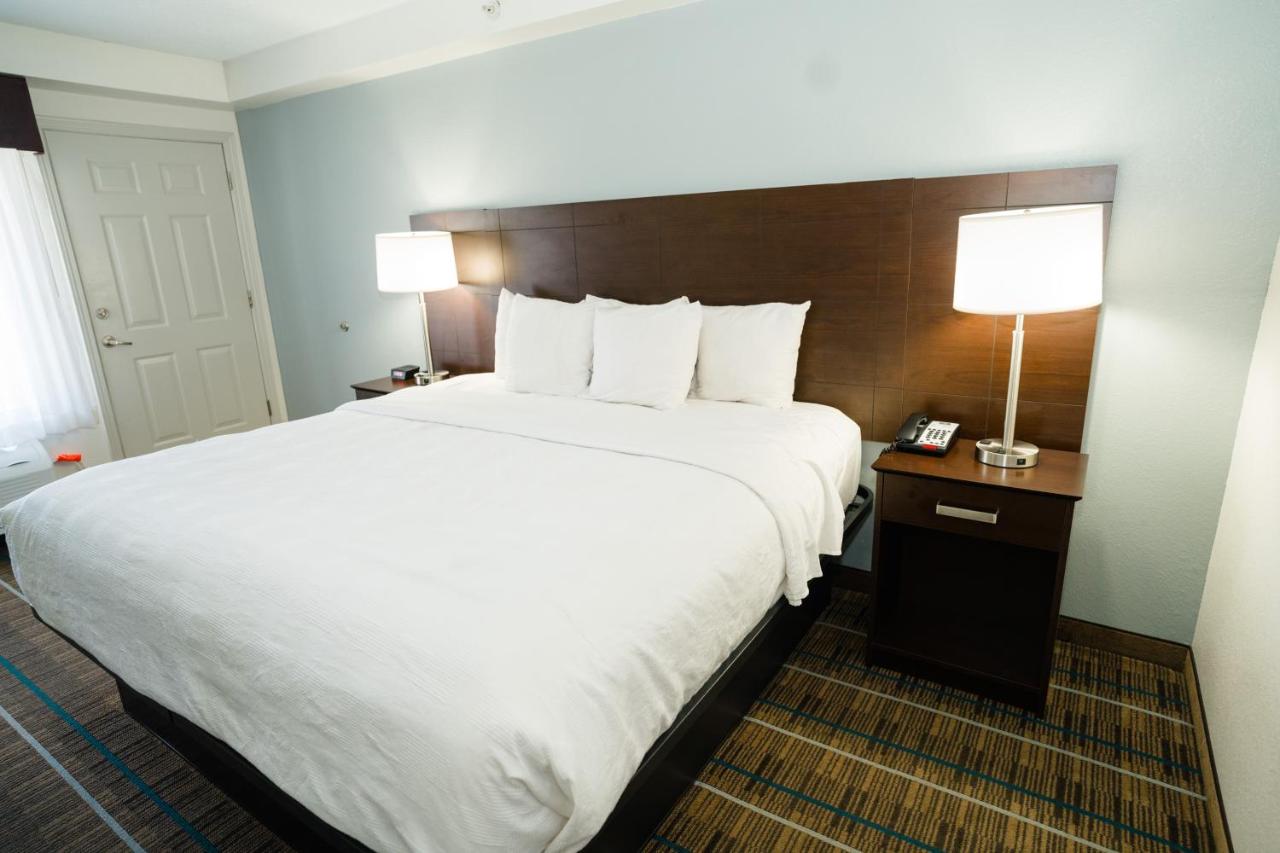 King Suite - Smoking at MainStay Suites Knoxville North I-75