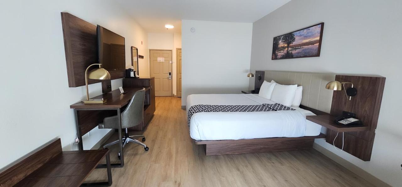 King Room at La Quinta Inn & Suites by Wyndham Dallas Mesquite