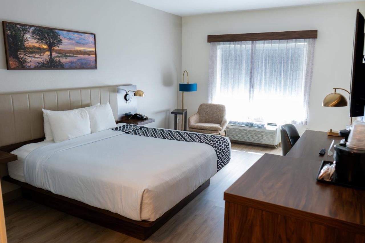 King Room at La Quinta Inn & Suites by Wyndham Dallas Mesquite