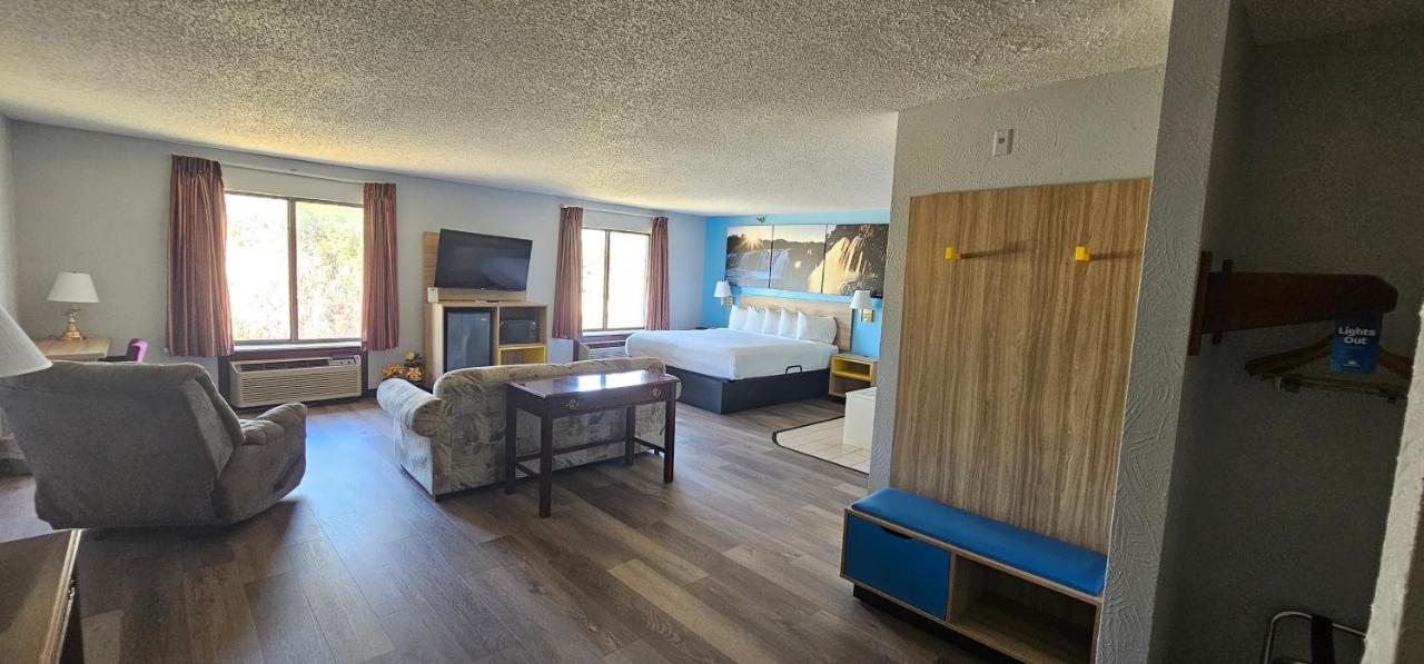 | Days Inn by Wyndham Ozark Springfield
