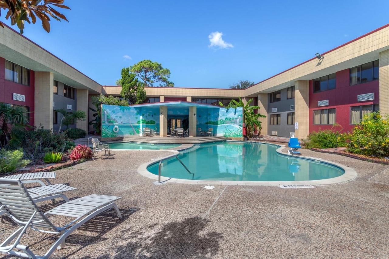 | Americas Best Value Inn & Suites-Texas City/La Marque