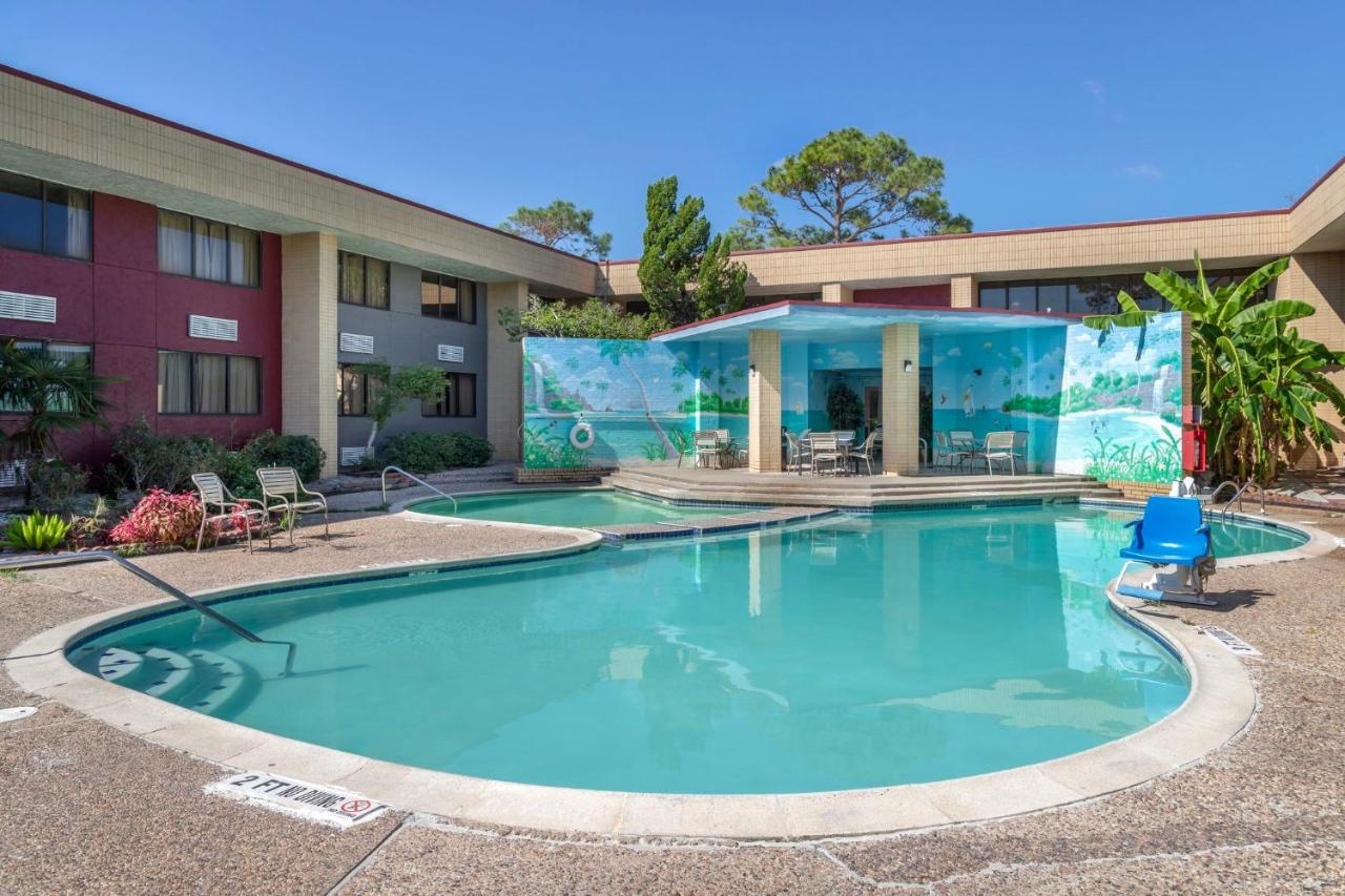 | Americas Best Value Inn & Suites-Texas City/La Marque