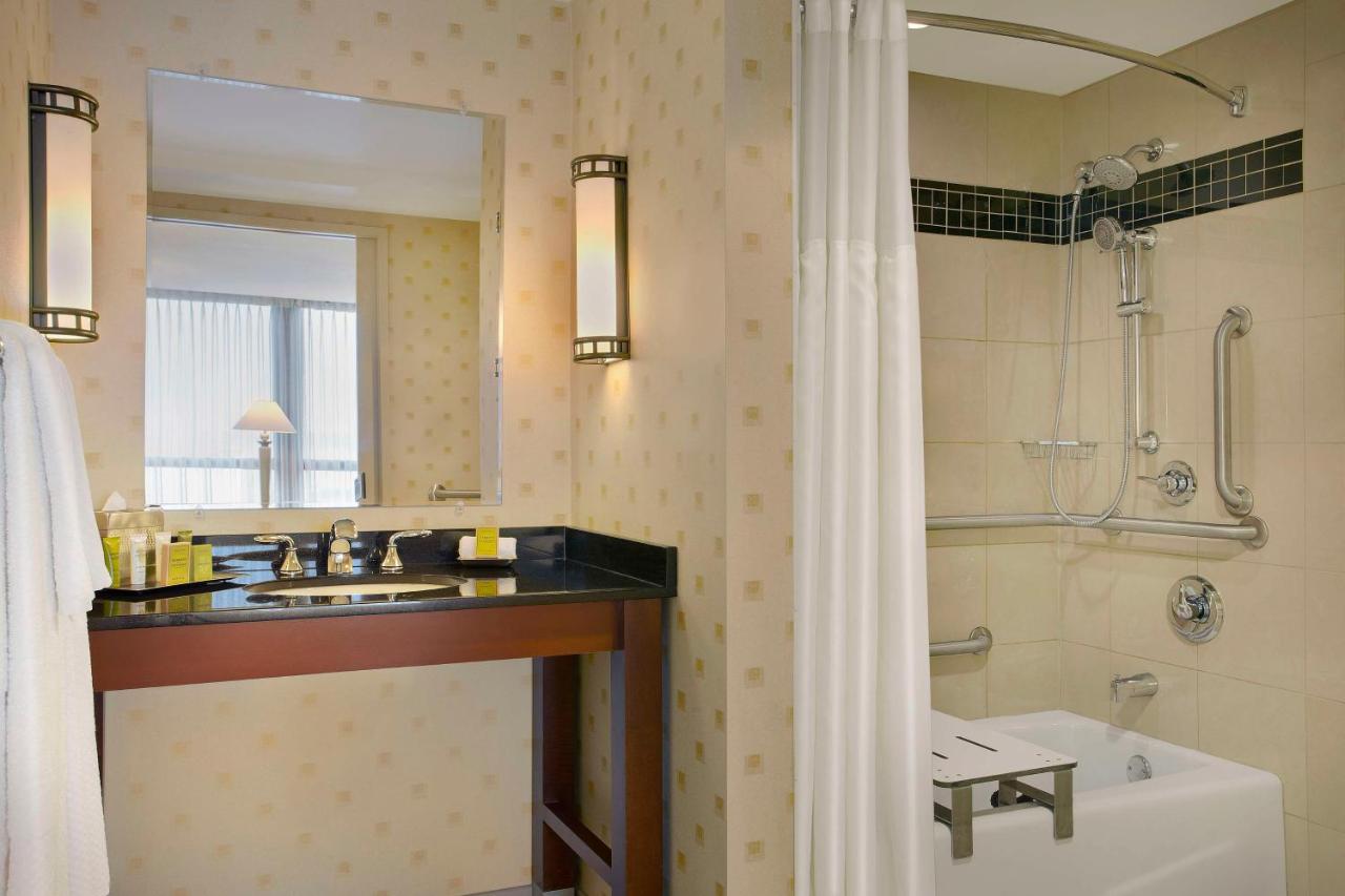  | Hilton Chicago O'Hare Airport