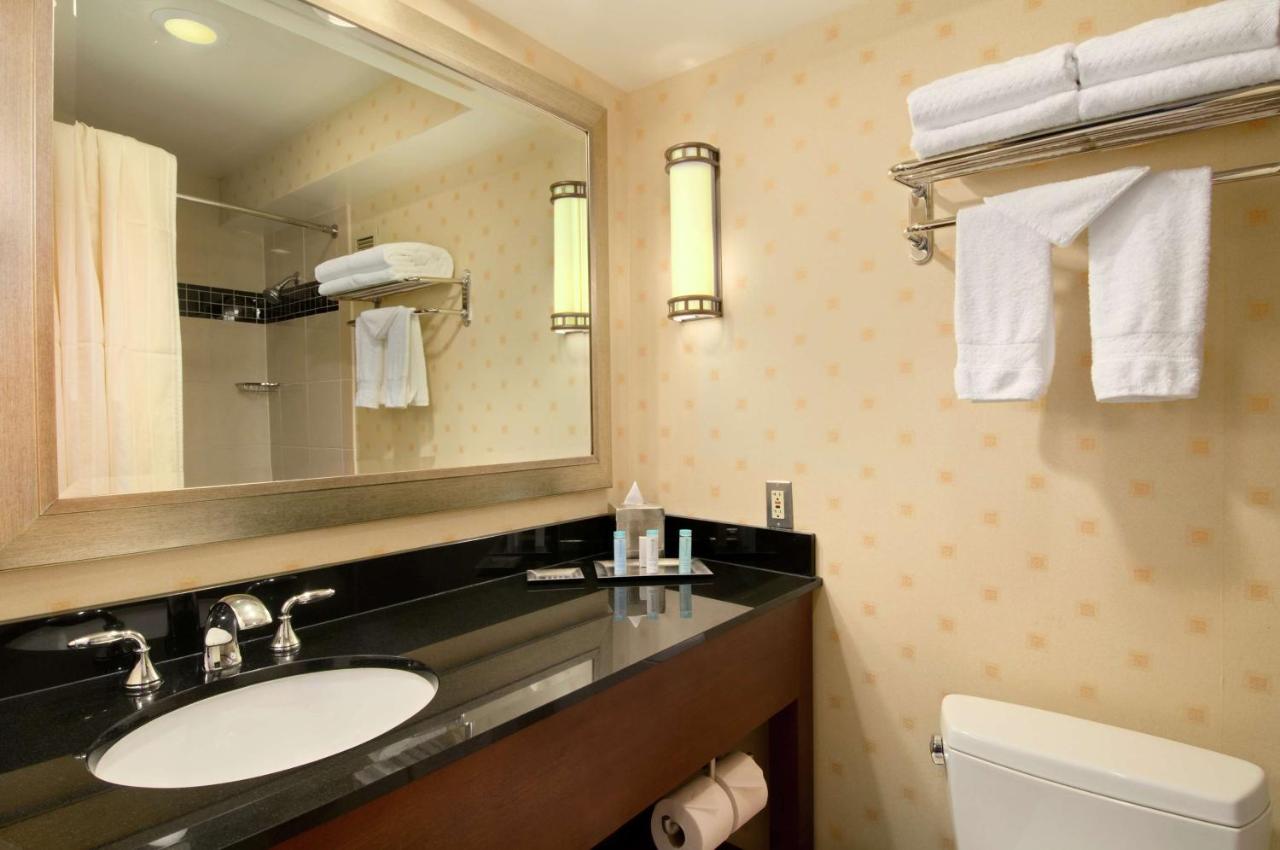  | Hilton Chicago O'Hare Airport