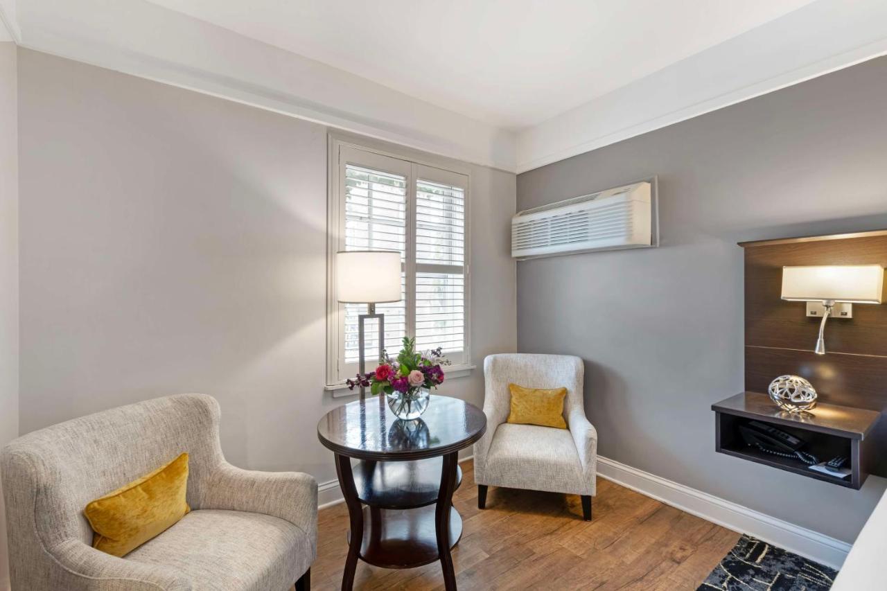 Standard King Room at Best Western Plus Hawthorne Terrace Hotel
