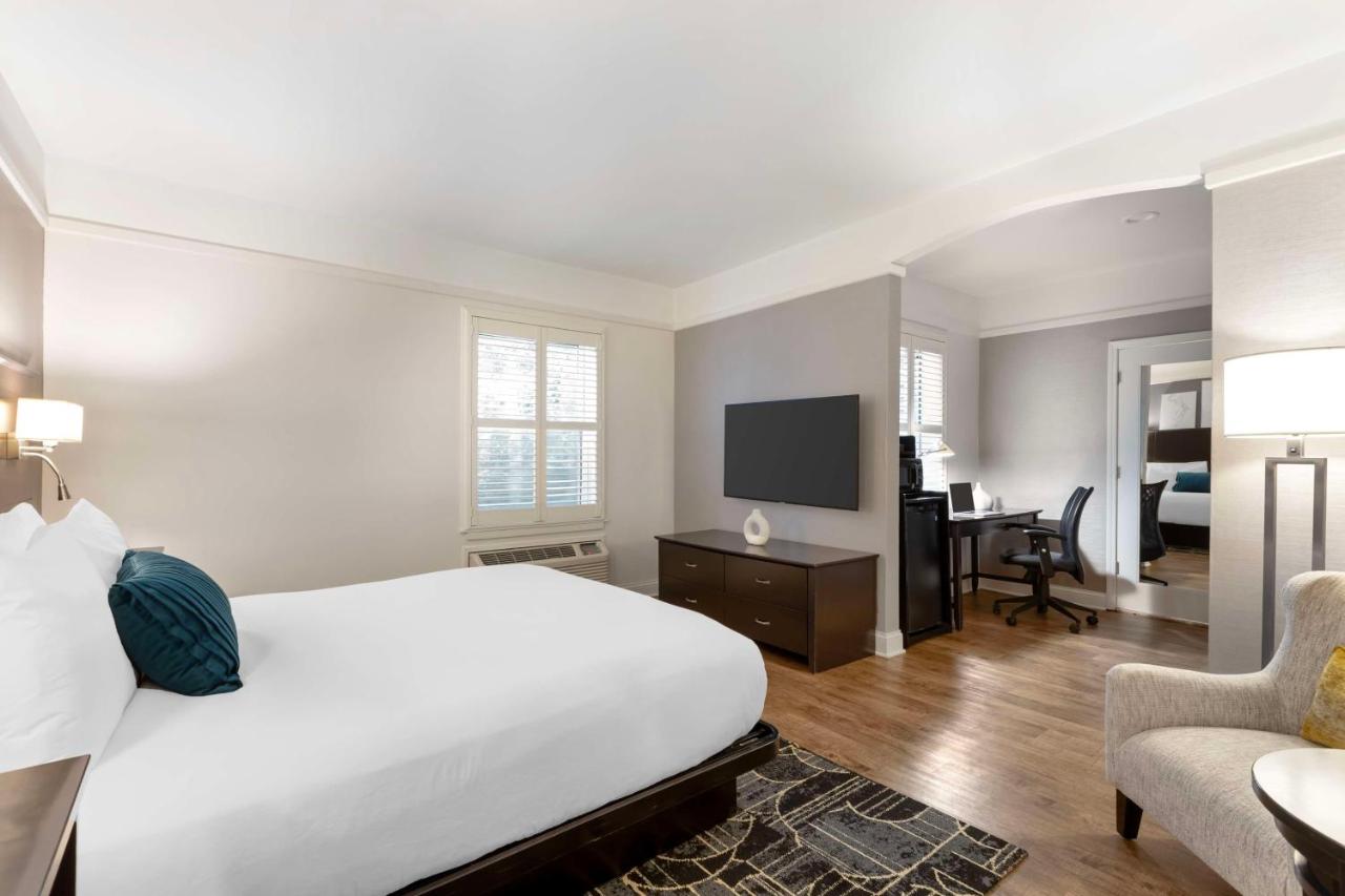 King Room with Mobility Accessible Walk In Shower at Best Western Plus Hawthorne Terrace Hotel