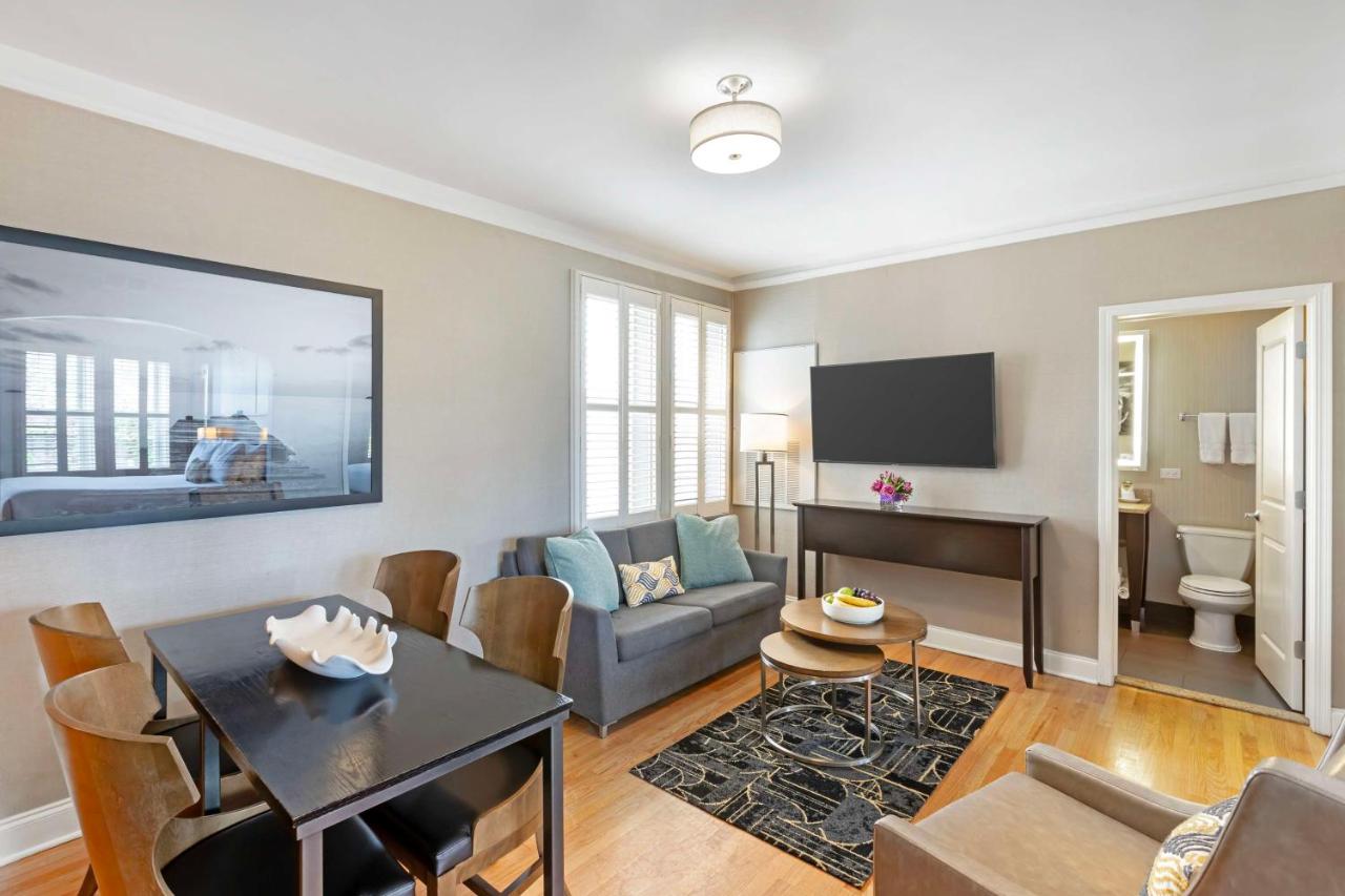 King Suite at Best Western Plus Hawthorne Terrace Hotel