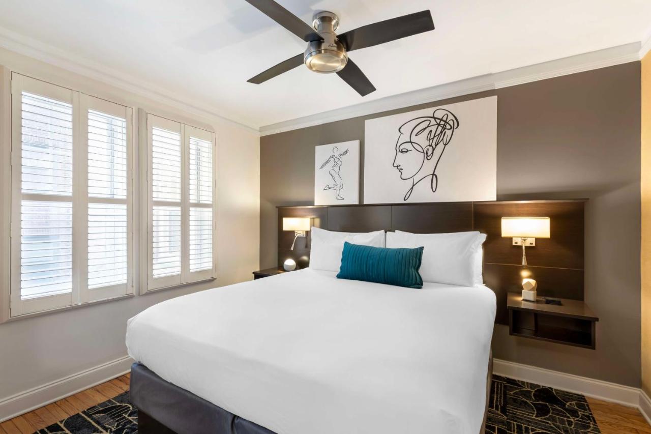 Deluxe King Suite with View at Best Western Plus Hawthorne Terrace Hotel