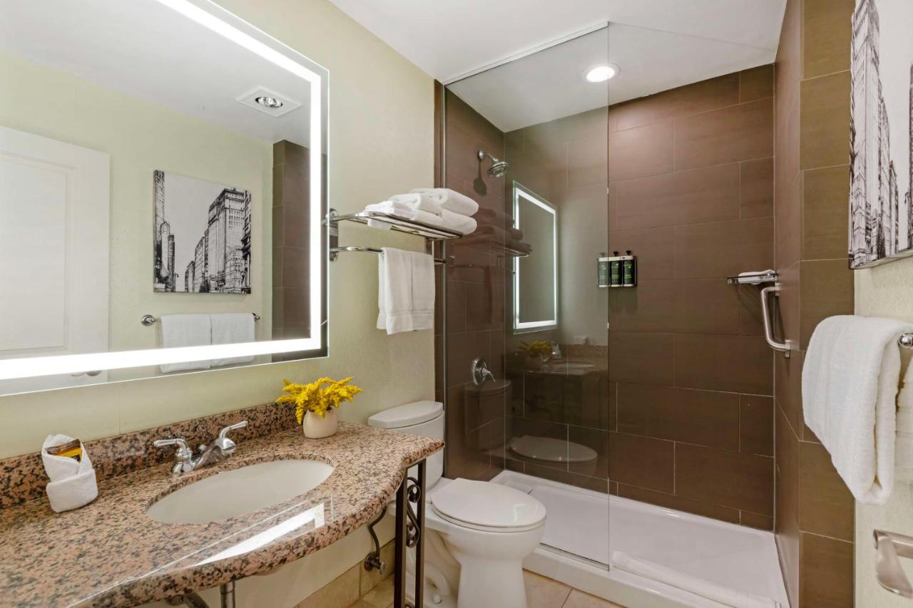 Deluxe Double Room with Two Double Beds at Best Western Plus Hawthorne Terrace Hotel