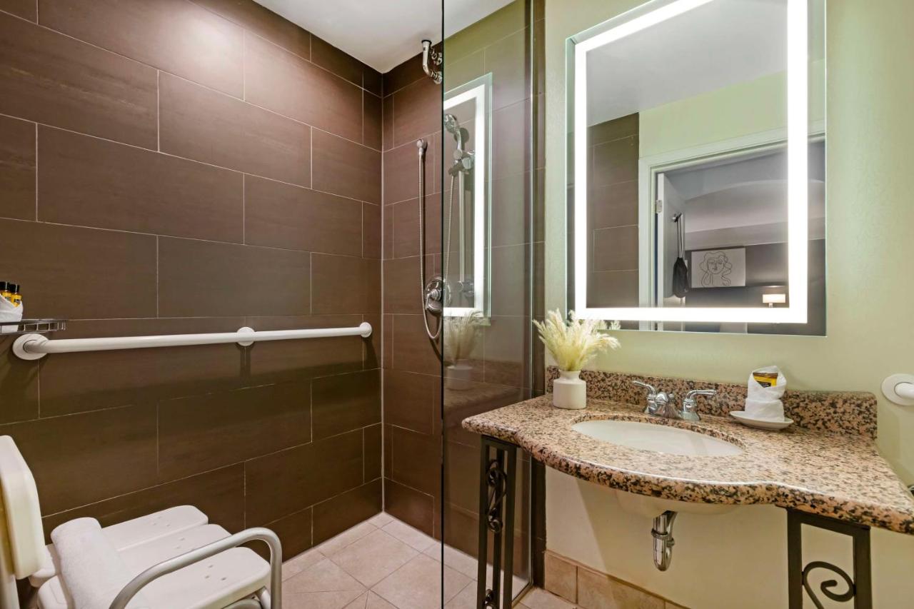 King Room with Mobility Accessible Walk In Shower at Best Western Plus Hawthorne Terrace Hotel