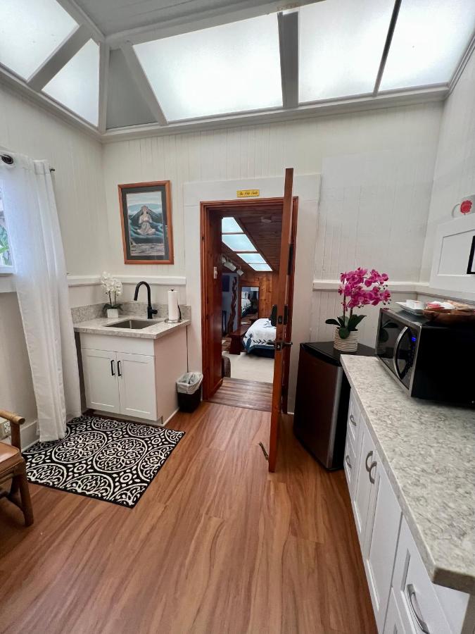 | Aloha Junction Suites - 5 min from Hawaii Volcanoes National Park
