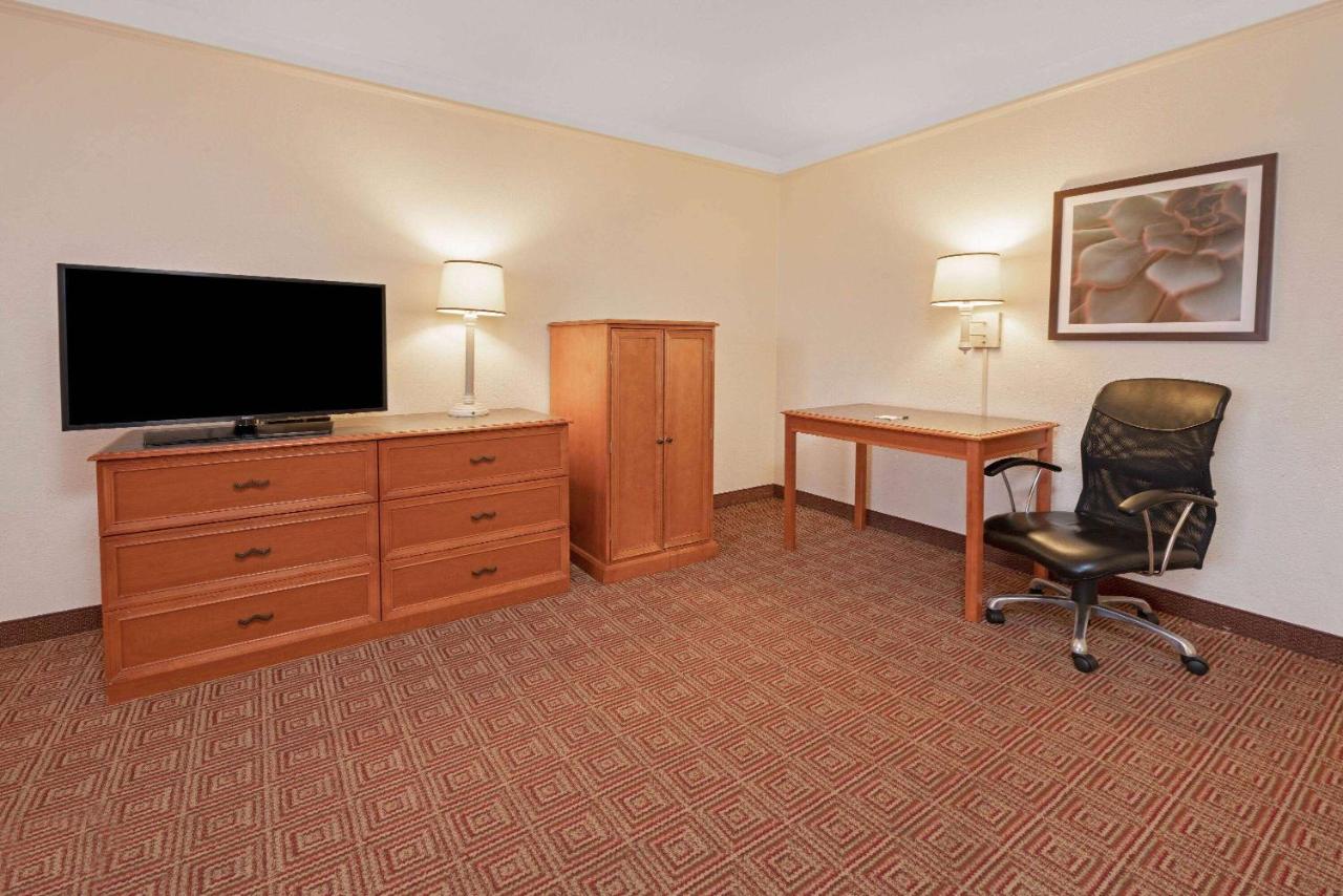 | La Quinta Inn & Suites by Wyndham Salt Lake City - Layton