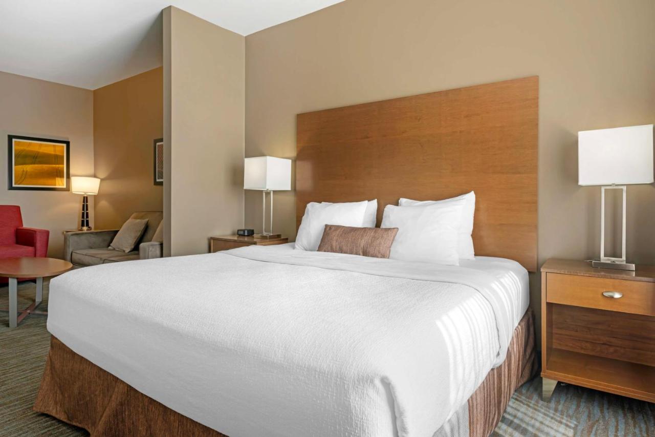 King Suite at Best Western Plus Jefferson