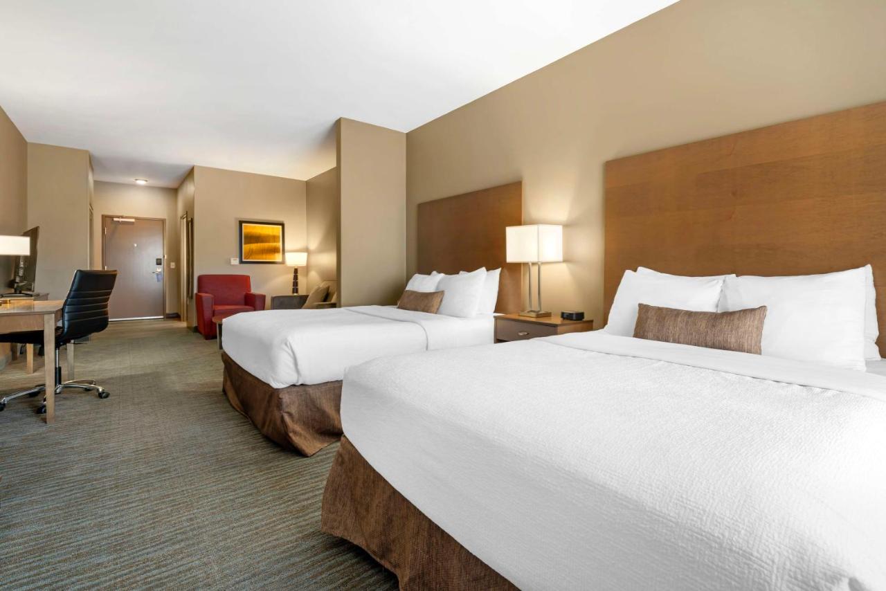 Queen Suite with Two Queen Beds with Sofa Bed at Best Western Plus Jefferson