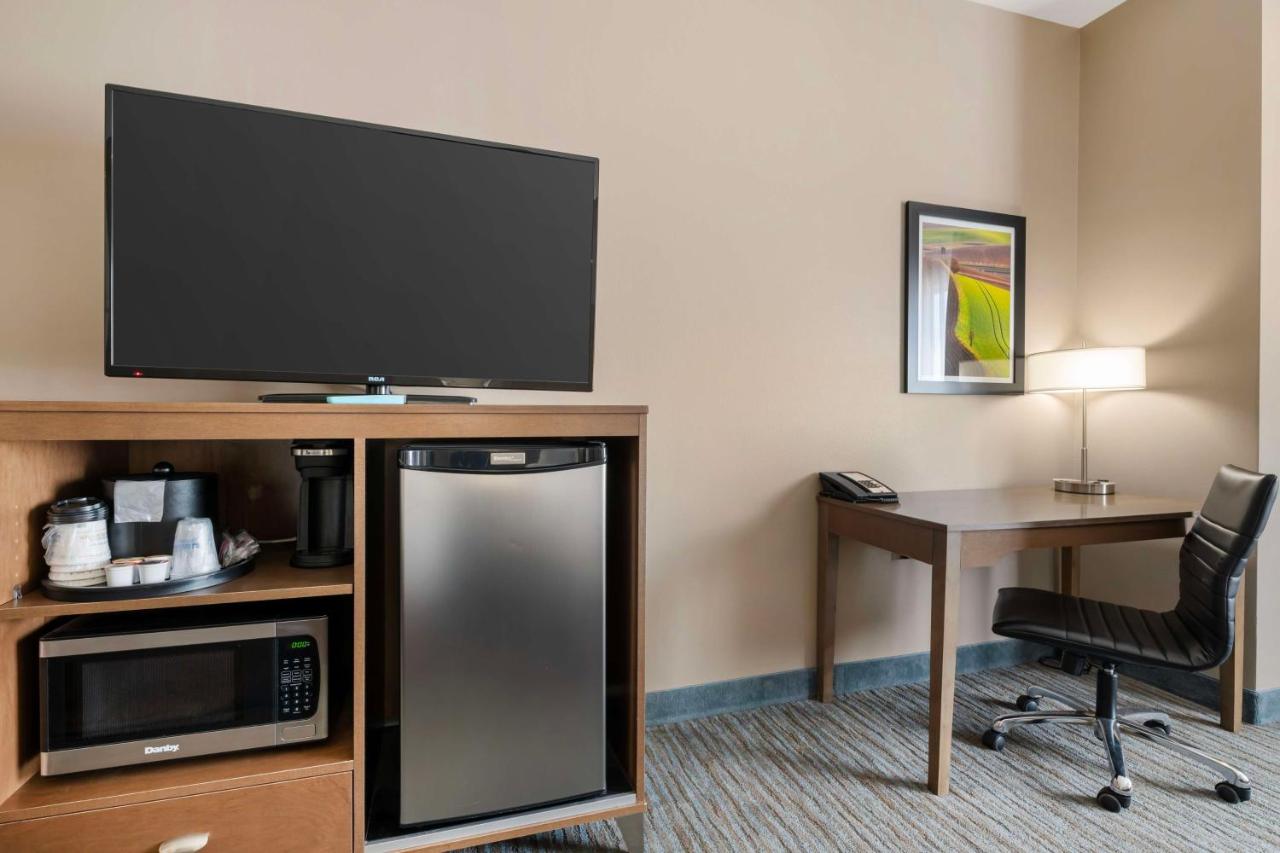 Queen Room with Two Queen Beds - Disability Access at Best Western Plus Jefferson