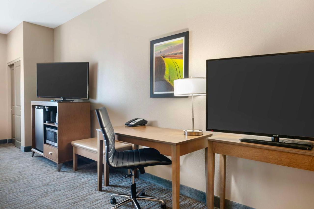 Queen Suite with Two Queen Beds - Disability Access at Best Western Plus Jefferson