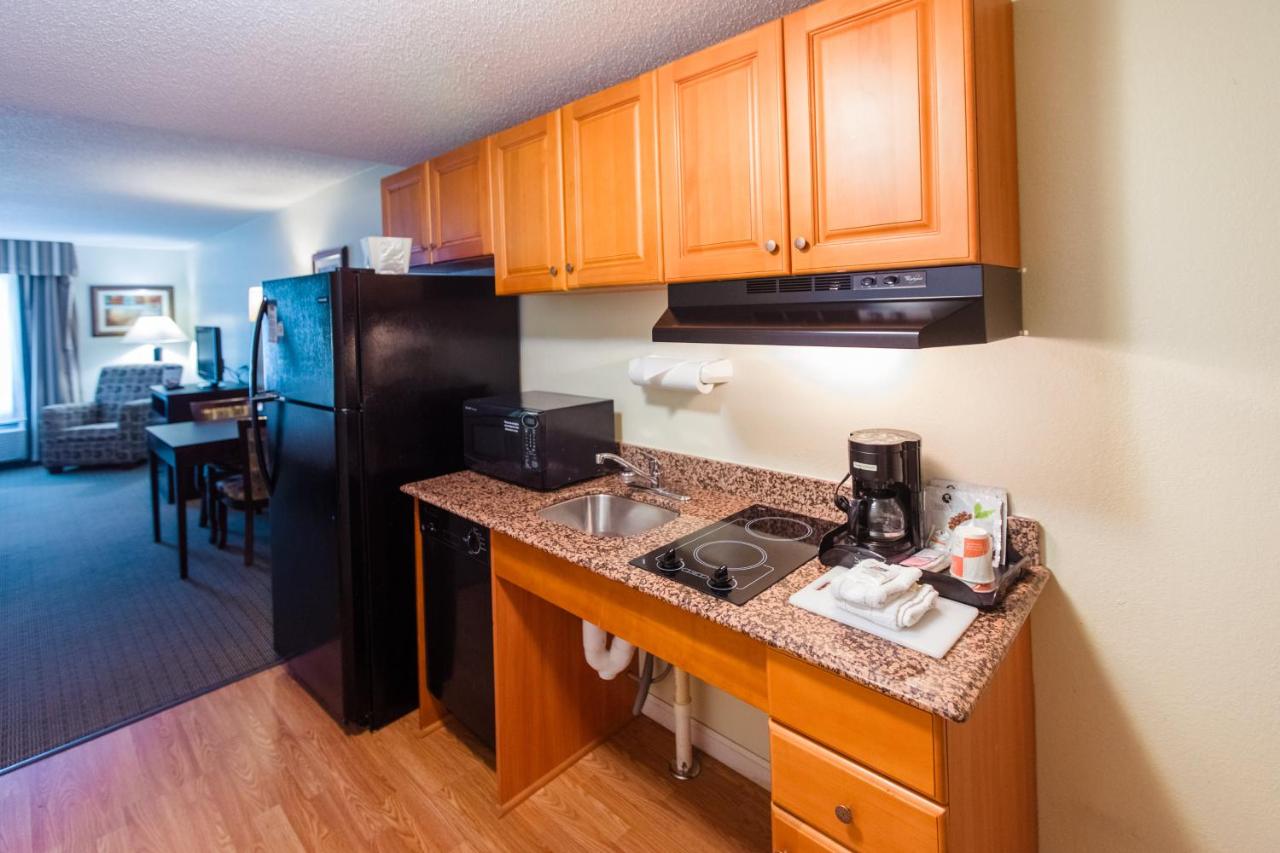 Efficiency King Room - Accessible/Non-Smoking at MainStay Suites Knoxville North I-75