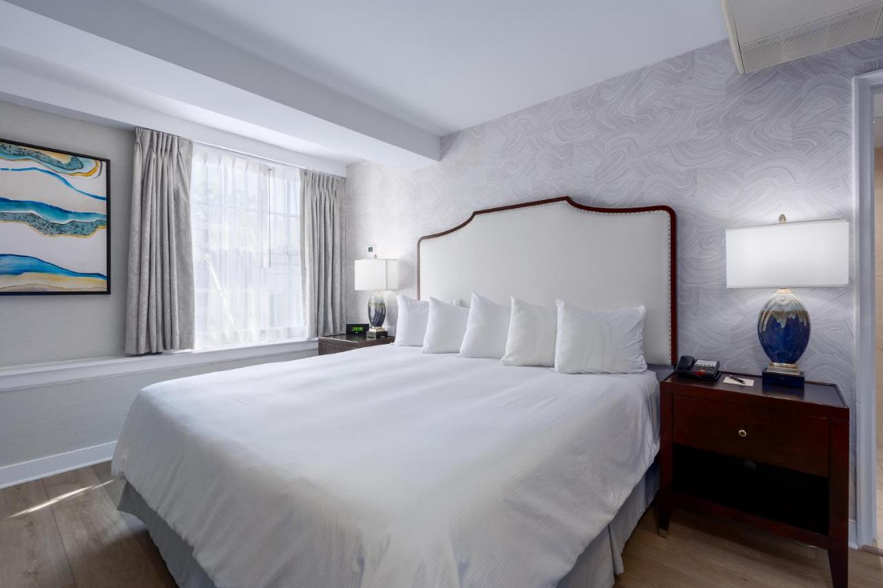 Senate Room with King Bed at The Georgetown Inn